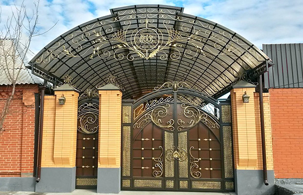 Купить или заказать ворота для дома с навесом - стильные и надежные решения для вашего участка в Инте от 41472 руб | ВоротМастер-Инт
